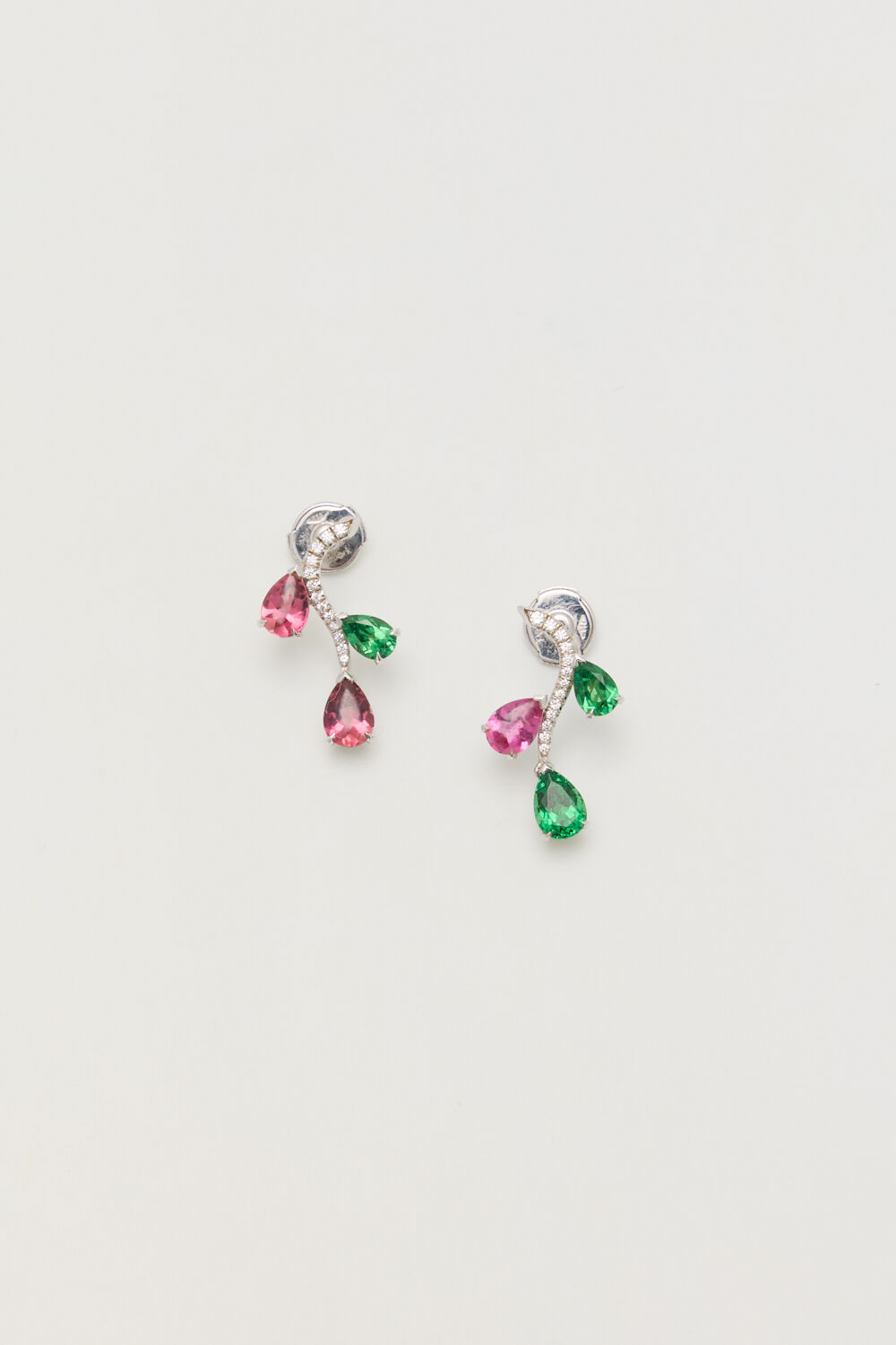 Boucles d'oreilles haute joaillerie avec tsavorites et tourmalines